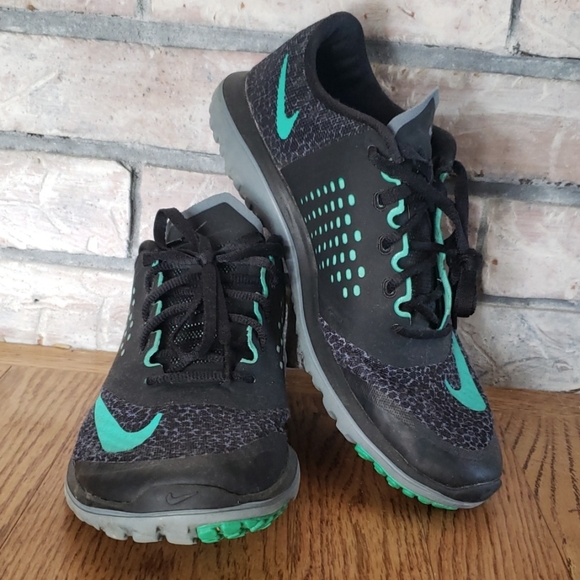 Nike women's shoes - Picture 1 of 4